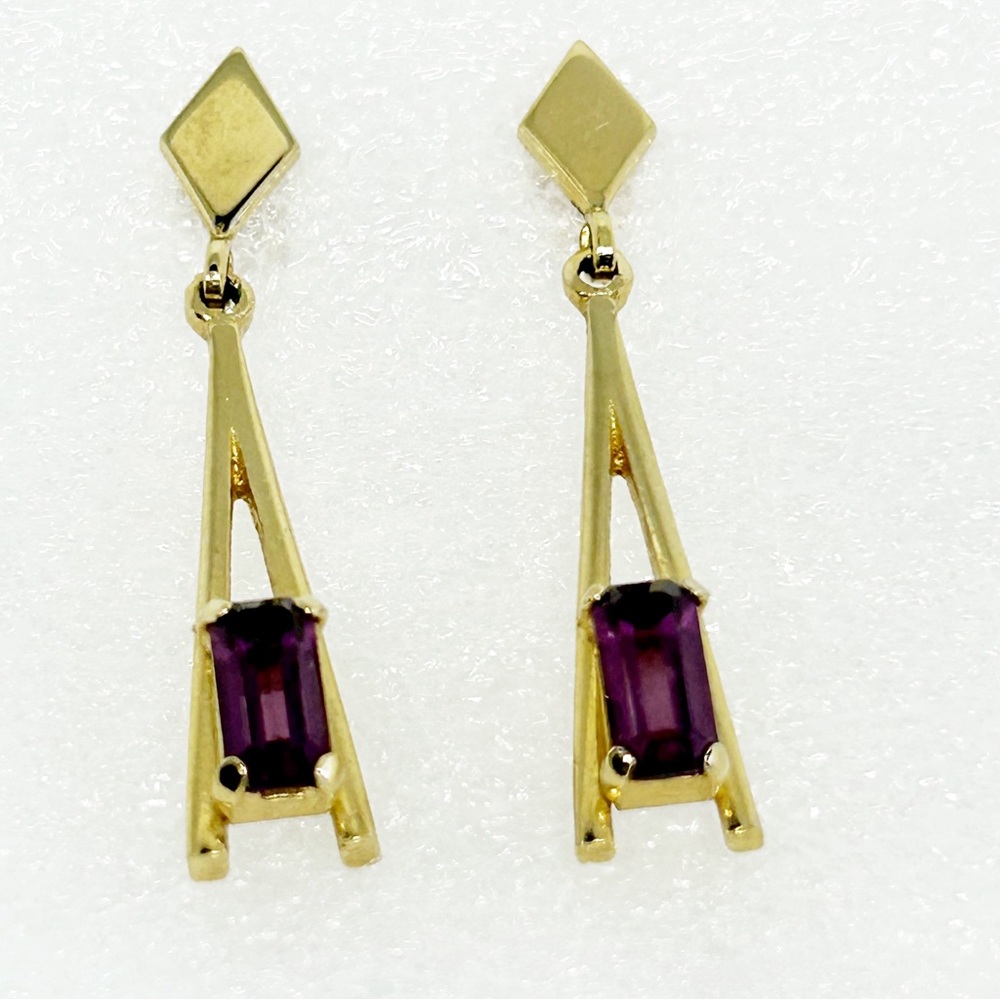 Vintage Avon Plaza IV Collection Purple Earrings